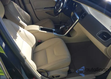 2013 Volvo S60 T5 Platinum z USA, uszkodzony, nr VIN YV1612FS4D2206535